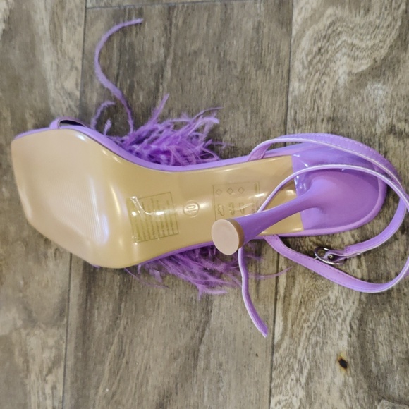 Shein Heels sz 10 NWOT Feathers - Picture 5 of 6